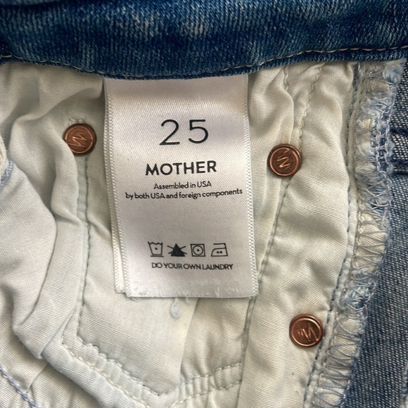 MOTHER Looker Ankle Fray Jeans in After All These Years - Picture 5 of 6